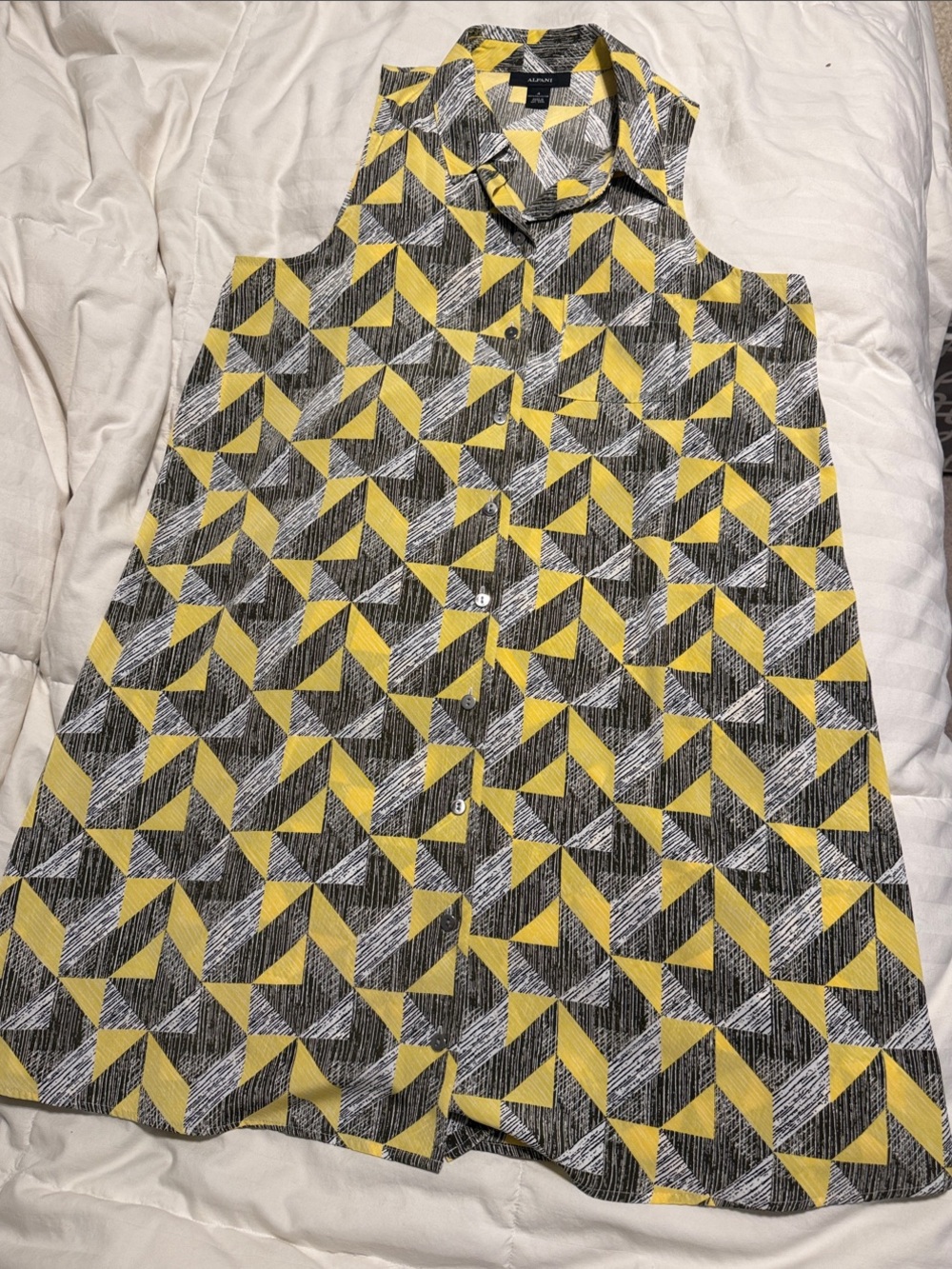 Alfani - Yellow and Black Geometric Sleeveless Button-Down Shirt - Size 4